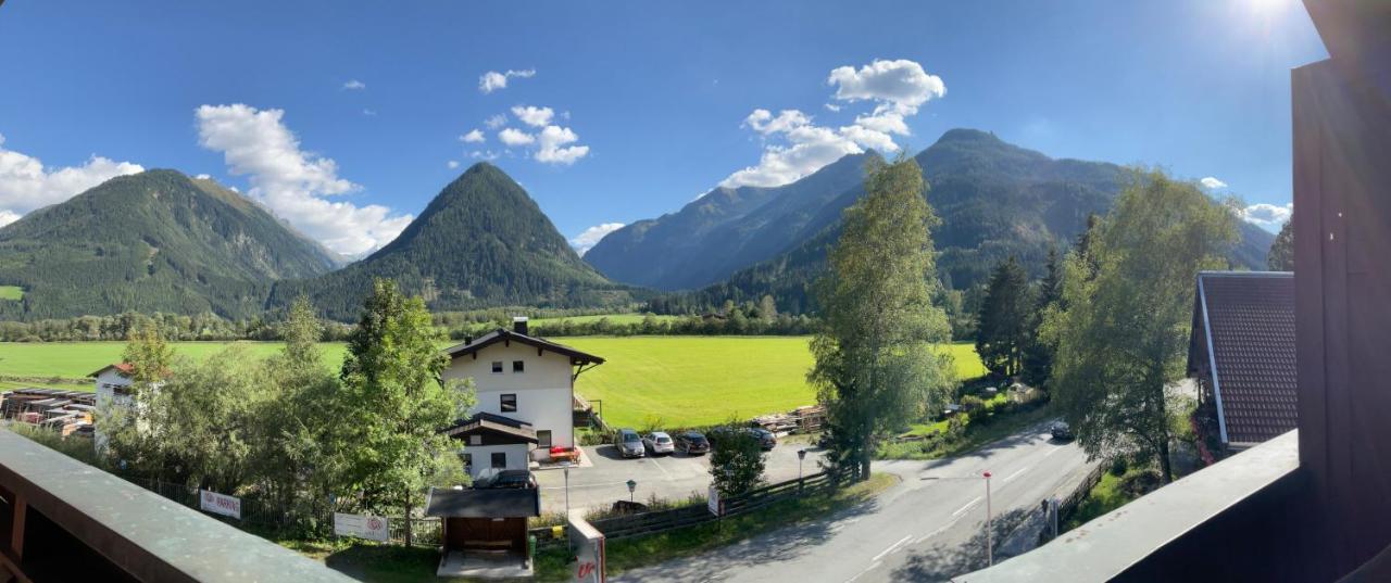 Hotel Wildrose Neukirchen am Grossvenediger Bagian luar foto