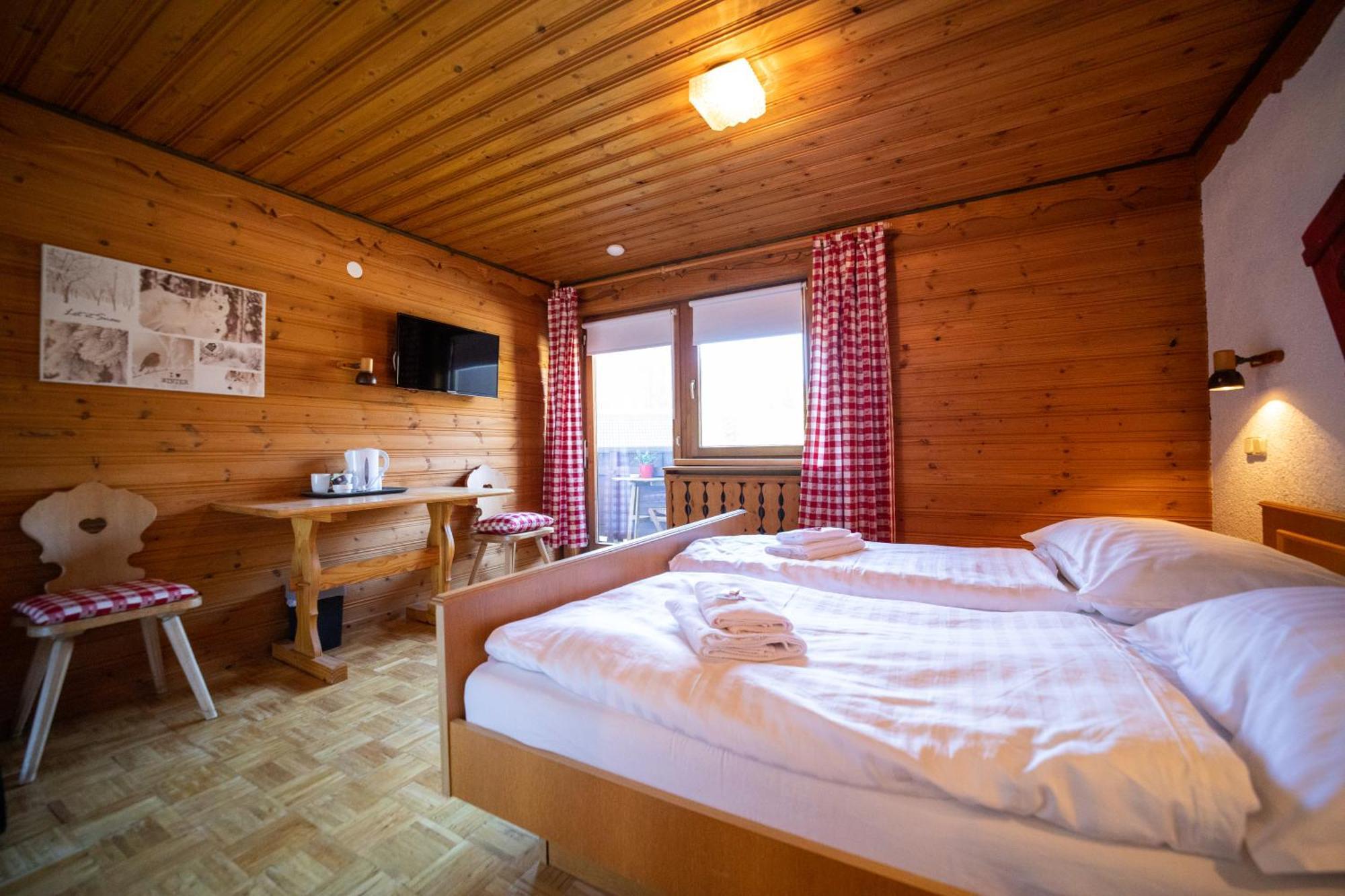 Hotel Wildrose Neukirchen am Grossvenediger Bagian luar foto